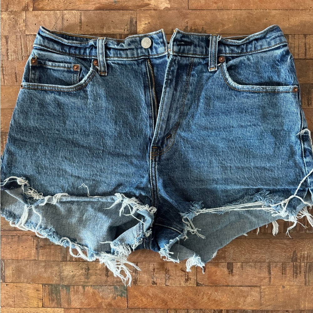 Abercrombie and Fitch, the mom short high rise, curve love size 29/8